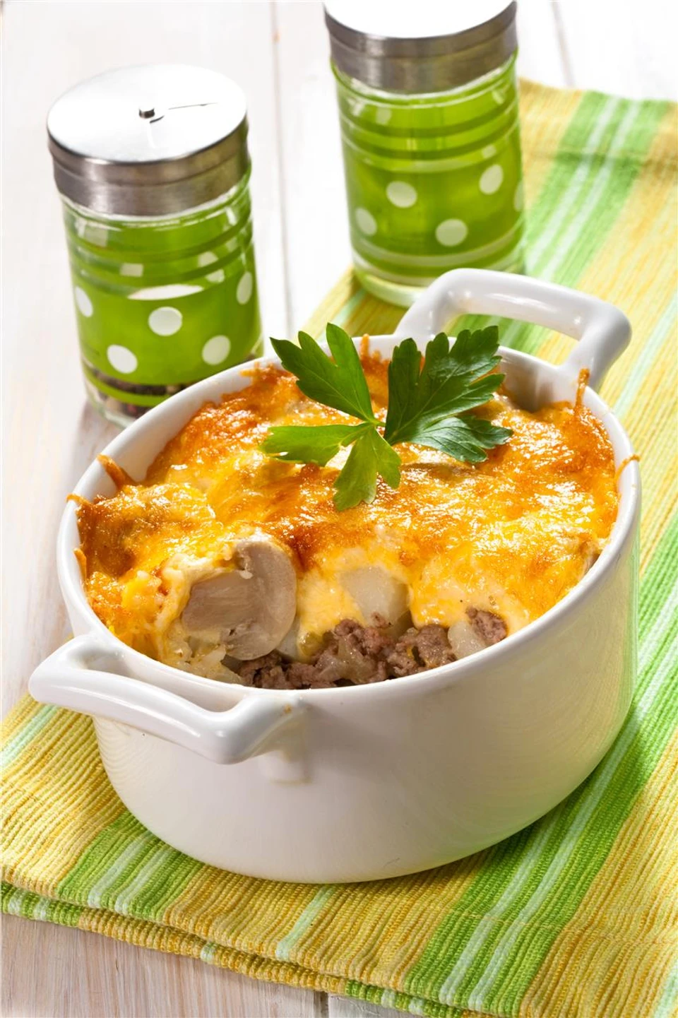 Горшочки с мясом и картофелем и с сыром в духовке рецепт с фото пошагово
