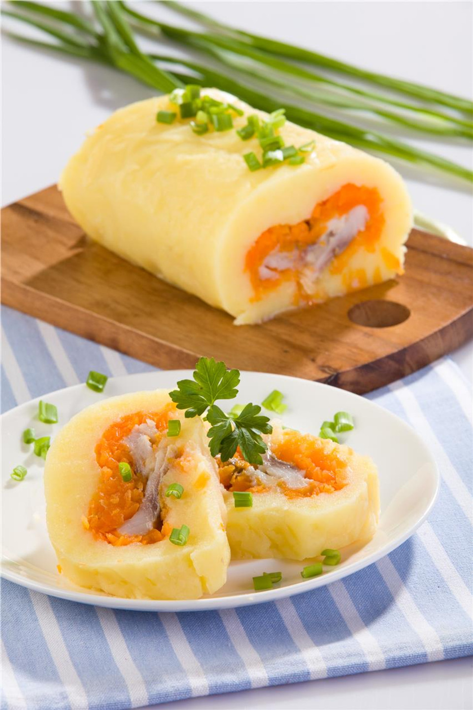 Картофельные рулетики с курицей и грибами