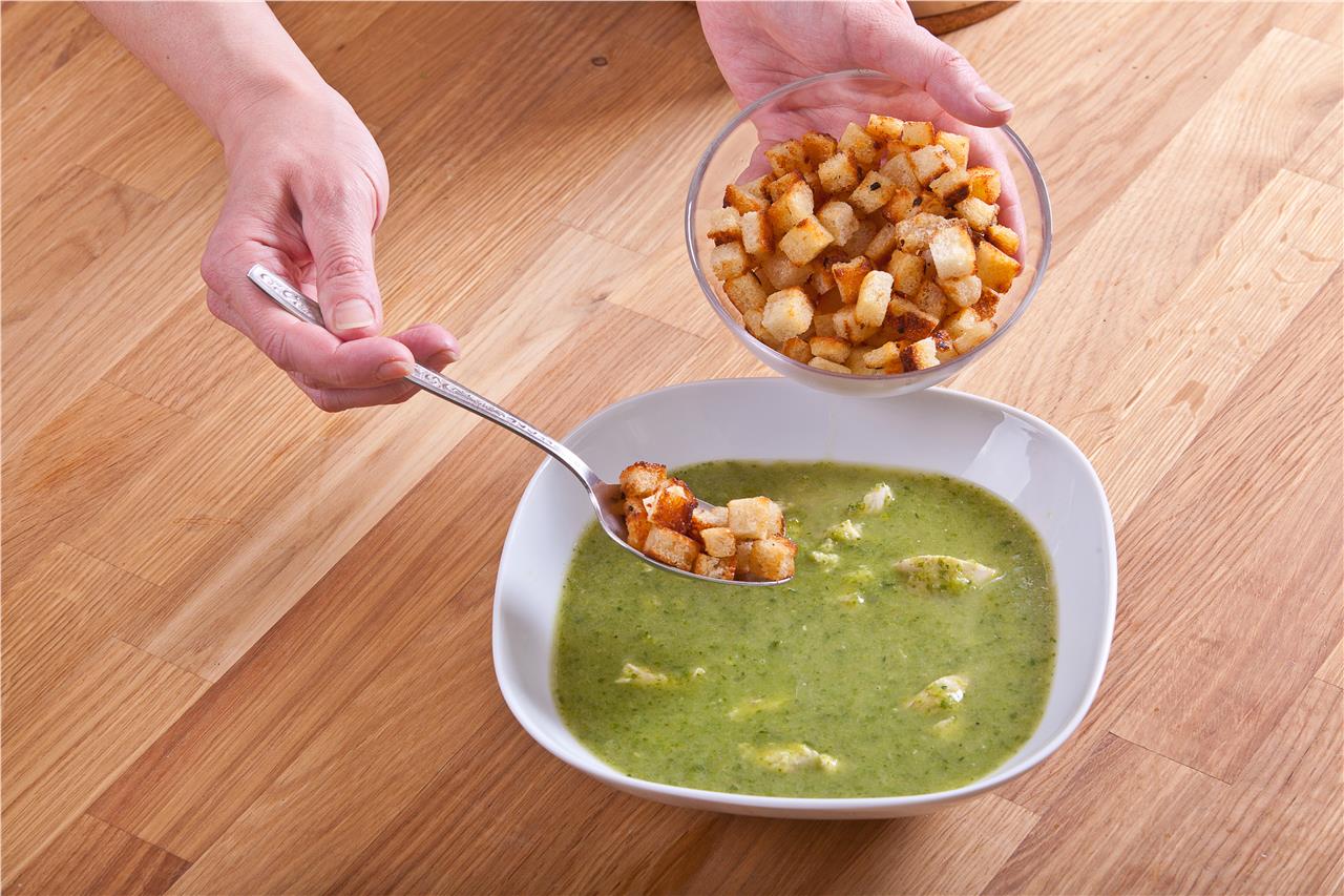 Зеленый суп на курином бульоне - фото шага 6
