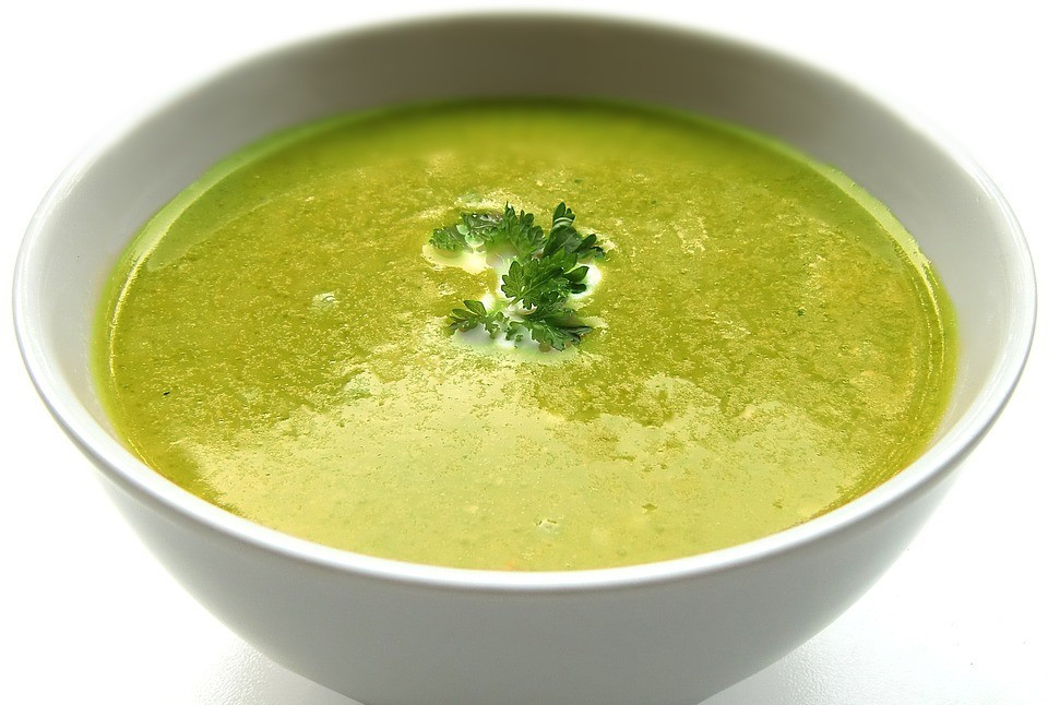 Суп из зеленого гороха с базиликом