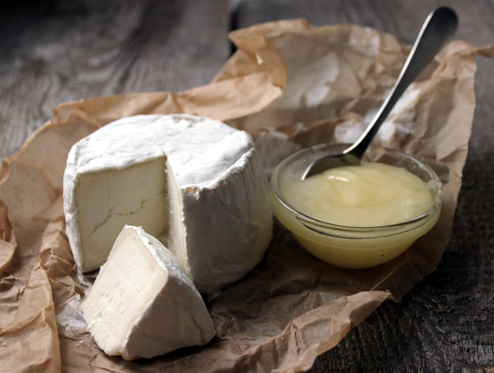 Привет из Франции: польза и вред сыра с плесенью (и за что мы его так любим)