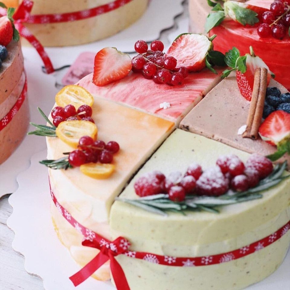 Как украсить торт фруктами и ягодами в домашних условиях - 50 супер-идей на  фото | Lisa.ru