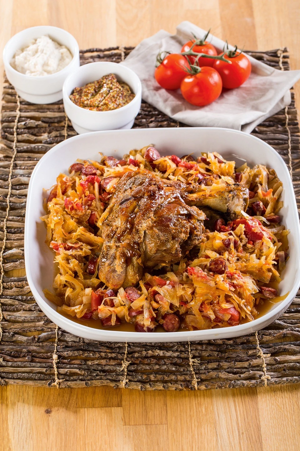 Рулька с кислой капустой