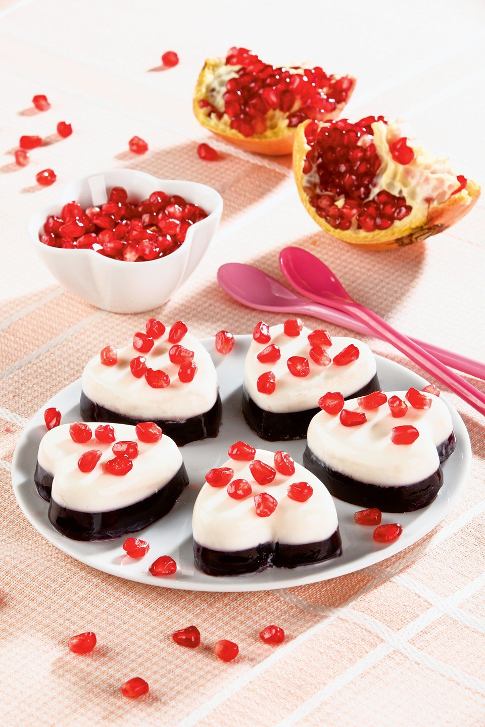 Романтичный десерт: рецепт сердечек с гранатом
