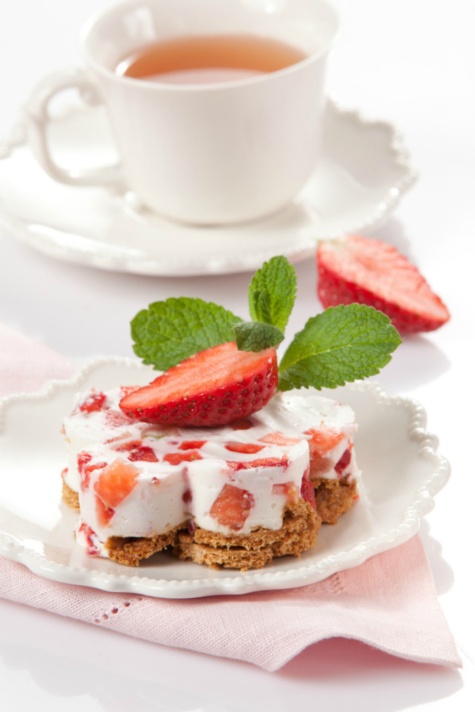 Десерт с йогуртом и ягодами