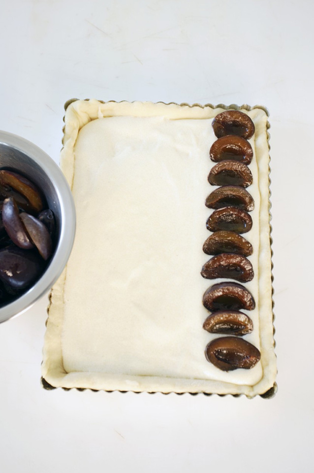 Пирог со сливами и корицей - фото шага 6