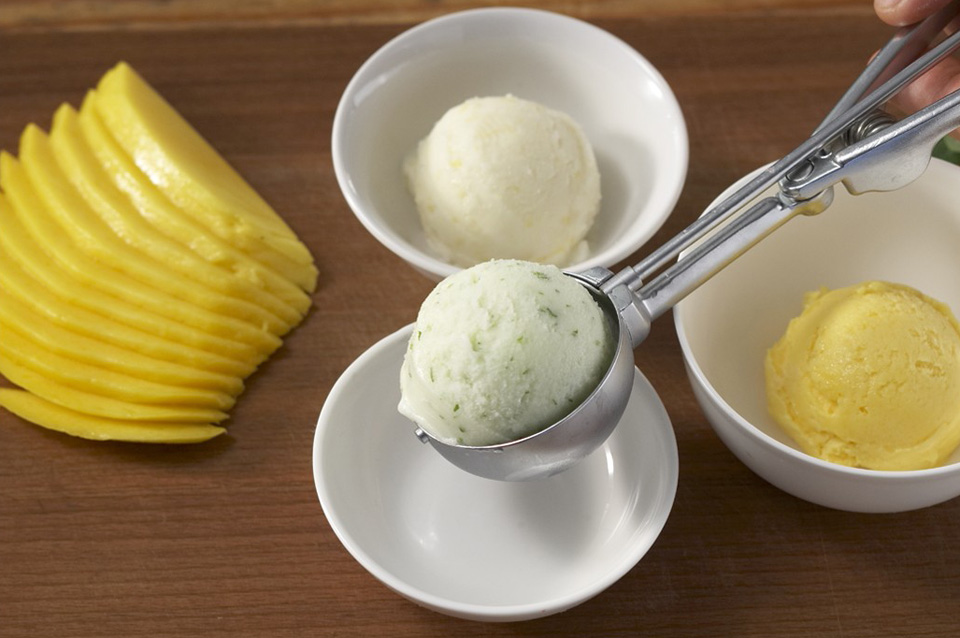 Мороженое из манго с лимонной цедрой - фото шага 5