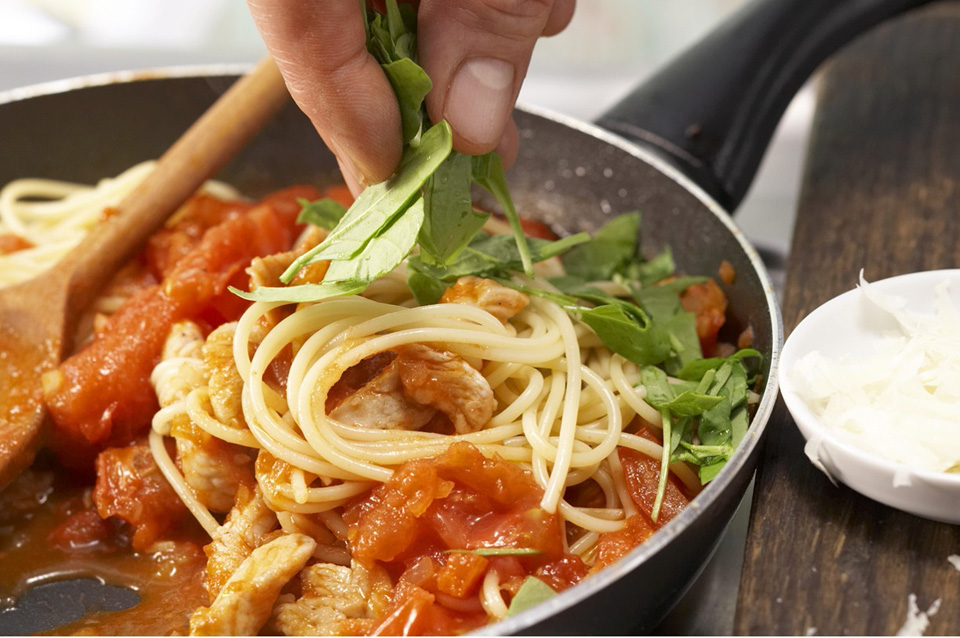 Спагетти в томатном соусе - фото шага 7