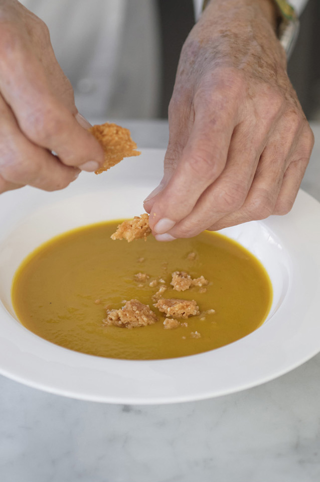 Тыквенный крем-суп с копченой колбасой - фото шага 7