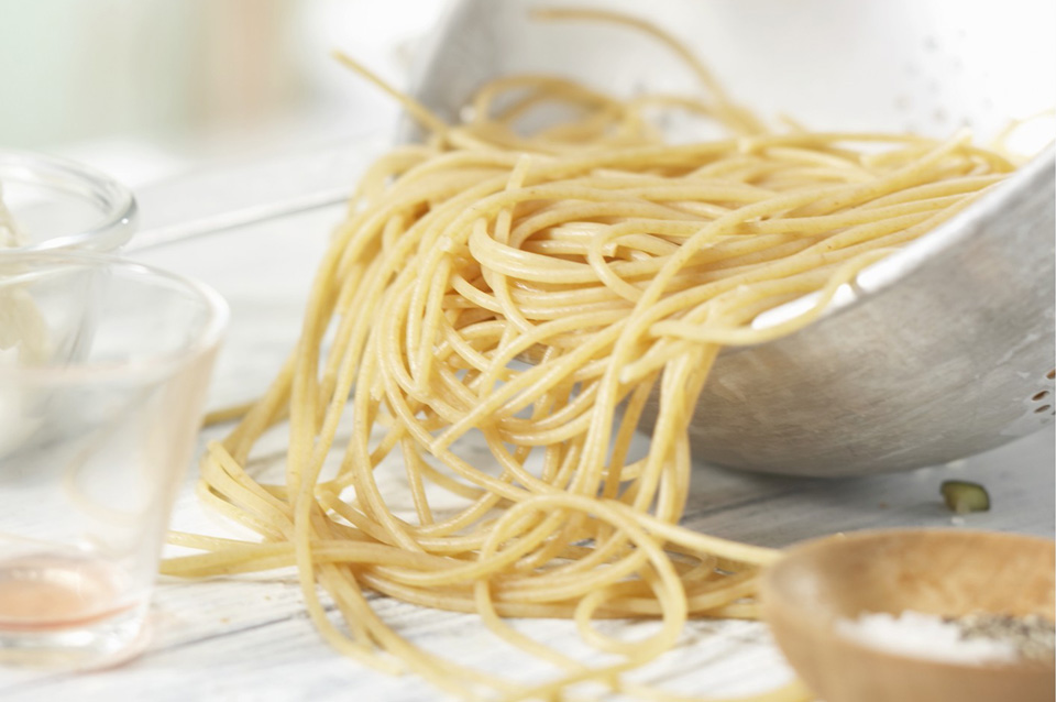 Спагетти с баклажанами и базиликом - фото шага 8