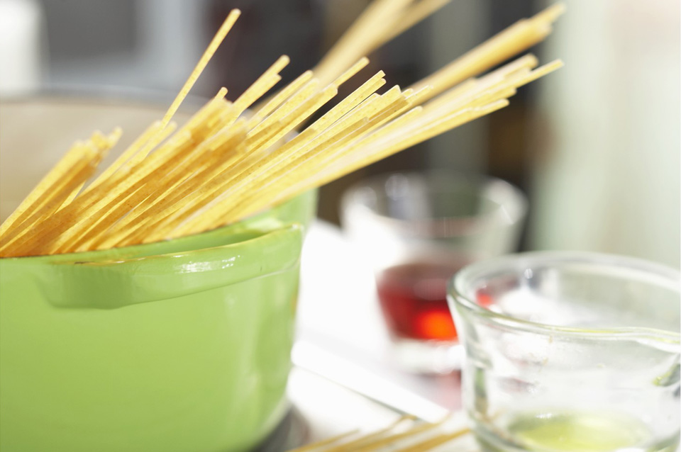 Спагетти с баклажанами и базиликом - фото шага 7