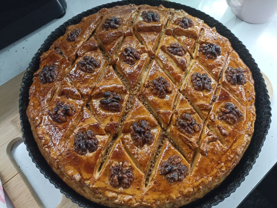 Ароматная пахлава с грецкими орехами — пошаговый рецепт с фото ...