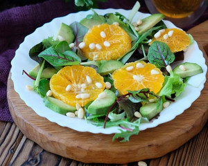 Летний легкий салат с апельсинами